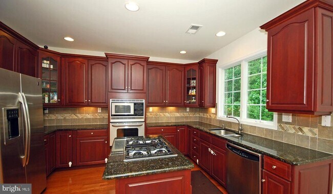 Building Photo - 43 Lockwood Dr
