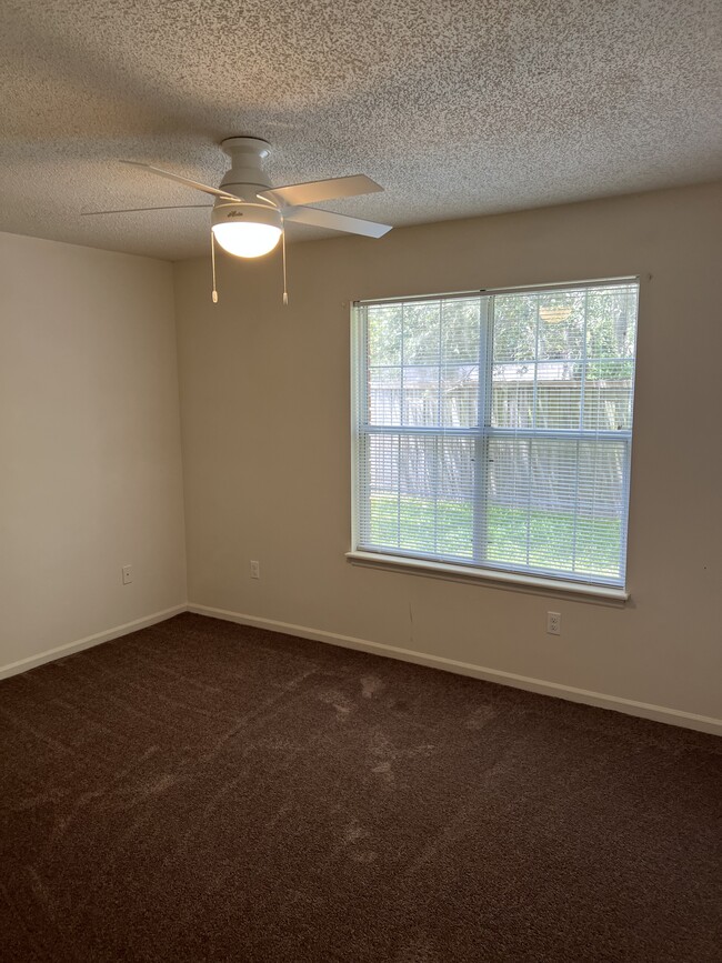 Building Photo - 2557 Midland Park Rd
