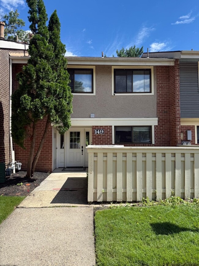 Building Photo - 149 Echelon Rd