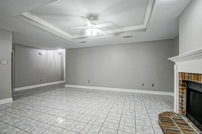 Building Photo - Lovely updated home in Suncrest Subdivision