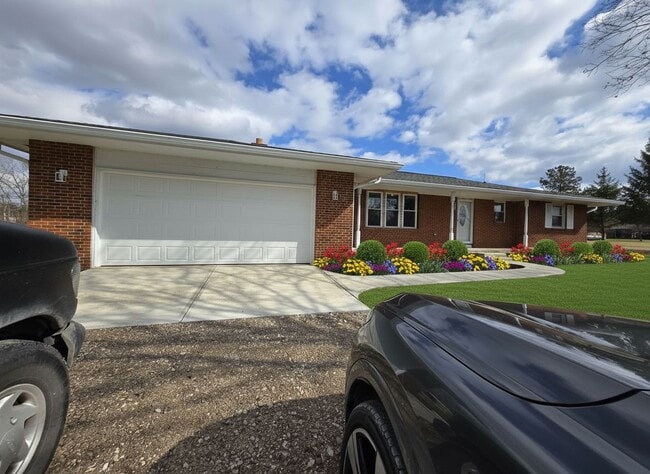 Building Photo - 10000 OH-736