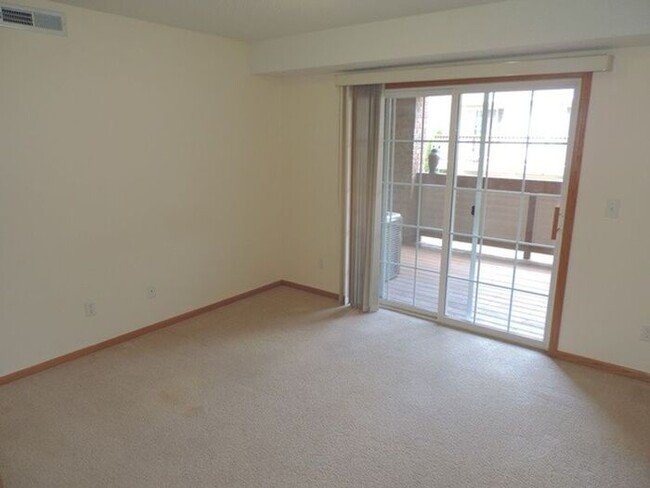 Building Photo - $1,450 | 2 Bedroom, 2 Bathroom Condo | Pet...