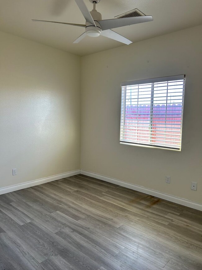 Building Photo - Please Contact Vaughn Realty to set up an ...