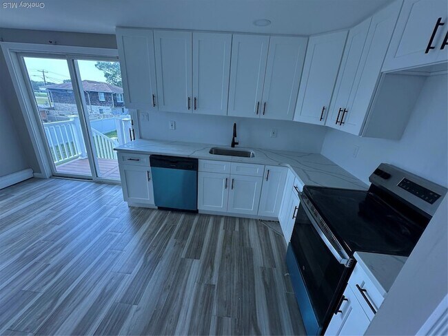 Building Photo - 15 Mida Ct