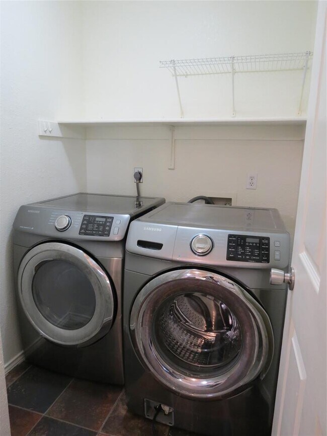 Building Photo - 1503 Serene Oaks Dr