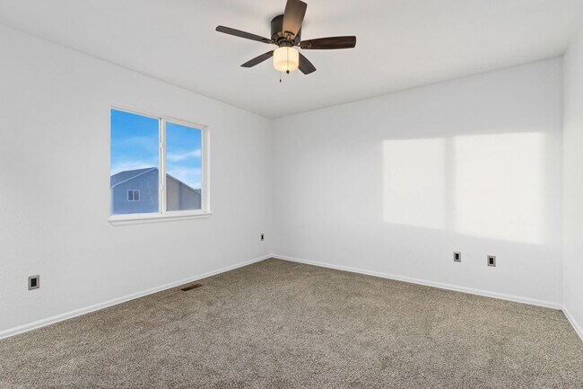 Building Photo - Fully Renovated Single Family Home! Severa...