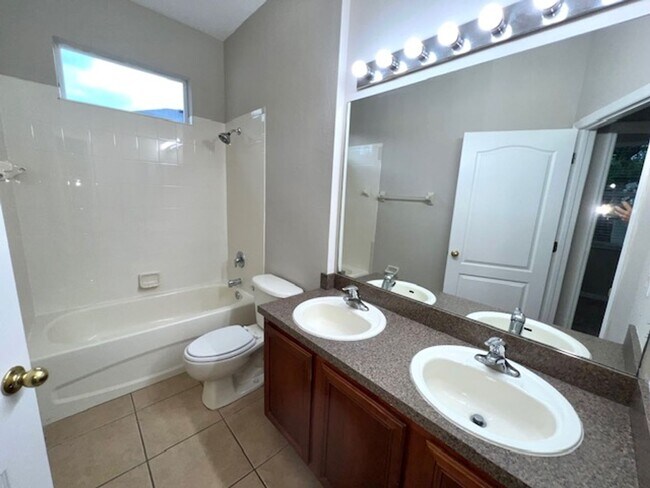 Building Photo - 9240 Black Hawk Ct