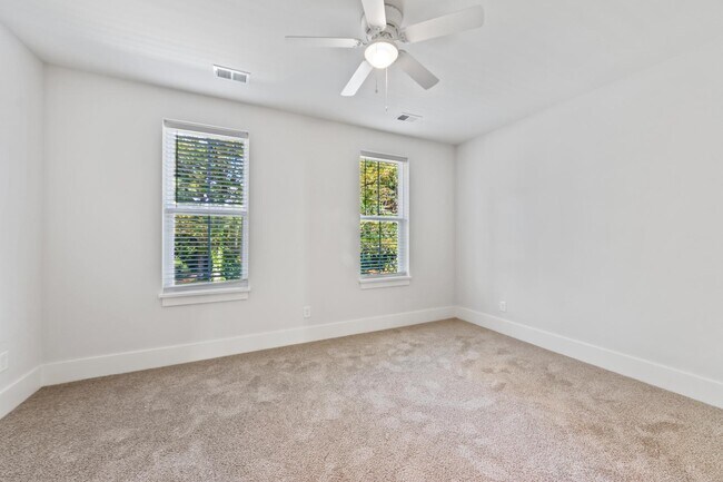 Building Photo - 503 N Walnut St