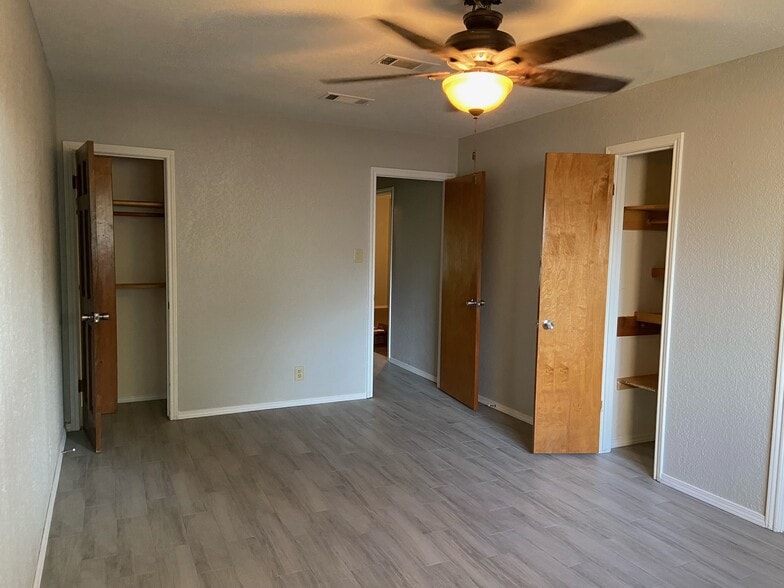 Building Photo - 702 Blackwell Ave