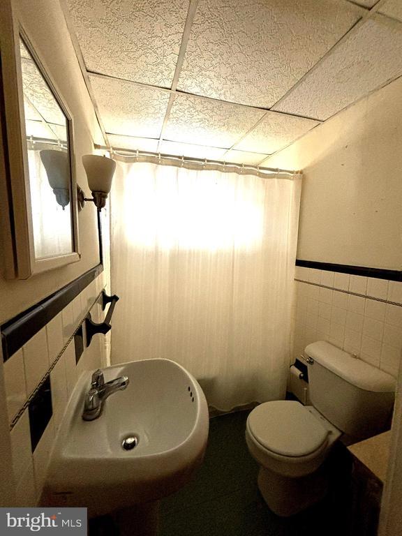 Building Photo - 115 W Broadway