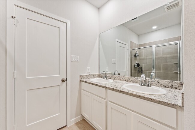 Building Photo - 16215 Globetrotter Ct