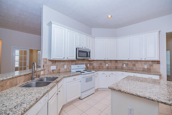 Building Photo - 1626 Maryvale Dr