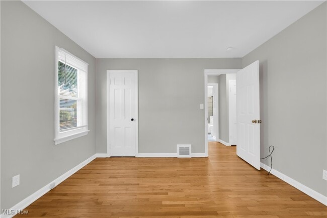 Building Photo - 25730 Shoreview Ave