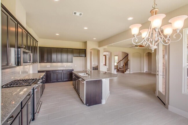 Building Photo - 76 Palmero Way