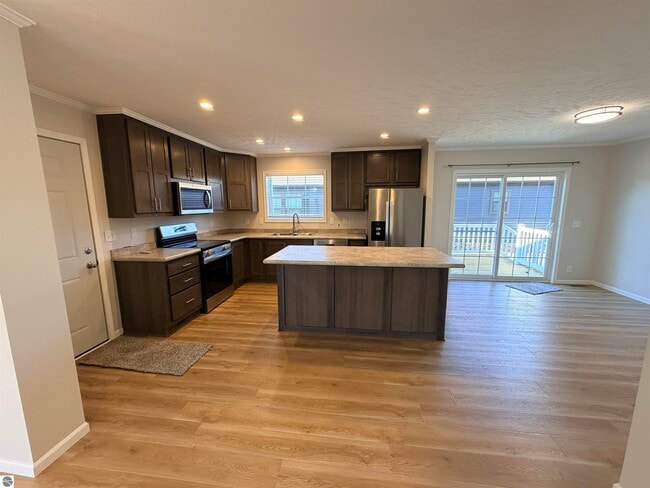 Building Photo - 2151 Alta Vista Dr