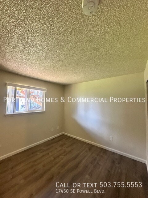 Building Photo - 17450 SE Powell Blvd