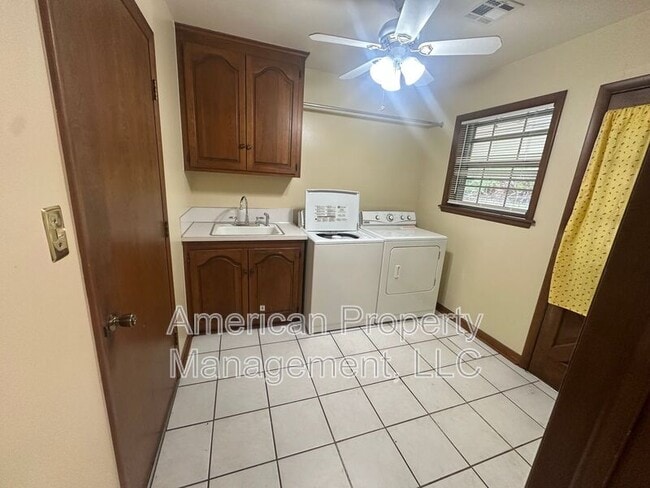 Building Photo - 4651 S Norwood Ave