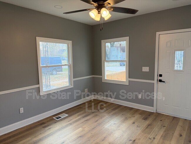 Primary Photo - 1513 E Edwards St