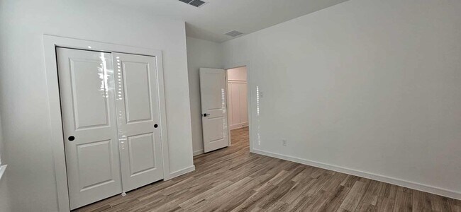 Building Photo - 8434 Bay Oaks Dr