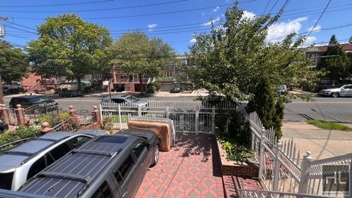 Building Photo - 1440 E 85th St
