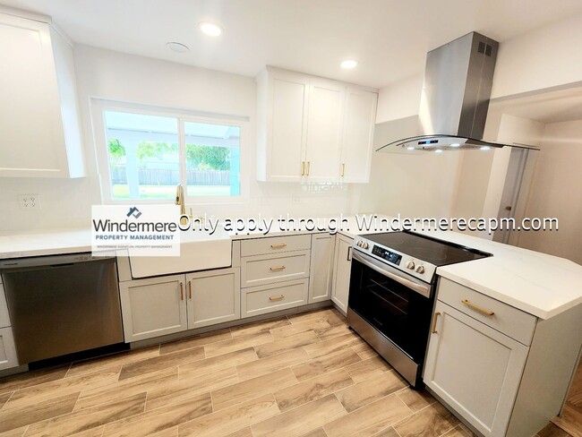 Building Photo - Fully Renovated Home in Arden Park! Availa...
