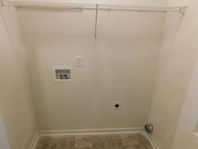 Building Photo - Charming 2-Bedroom, 2-Bath Duplex with Garage