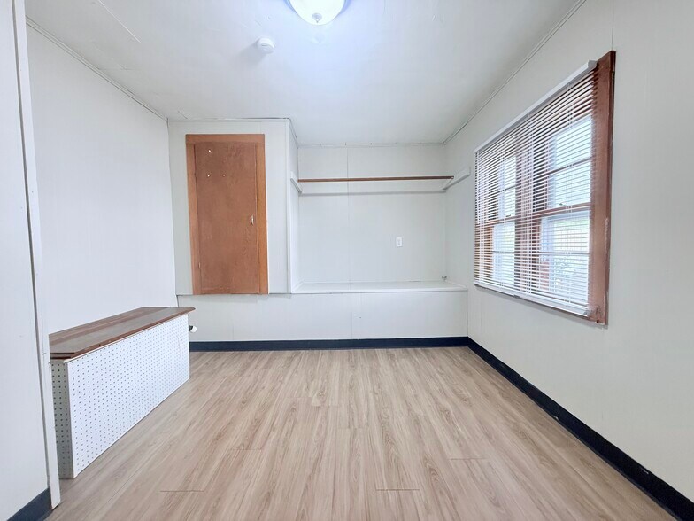 Bed #2 - 321 Clay St