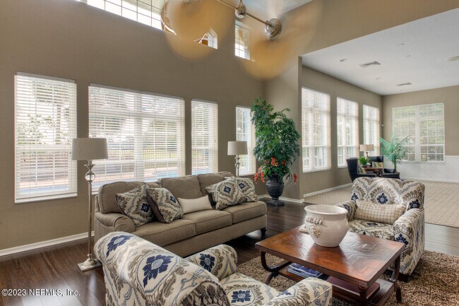 Building Photo - 13703 Richmond Park Dr N