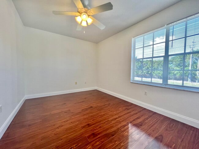 Building Photo - 1110 Belmont Pl