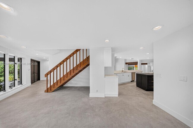 Building Photo - 8925 SW 102nd Terrace