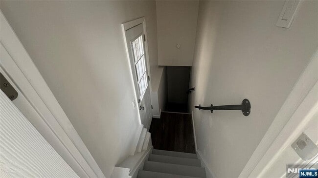 Building Photo - 31 Chestnut St