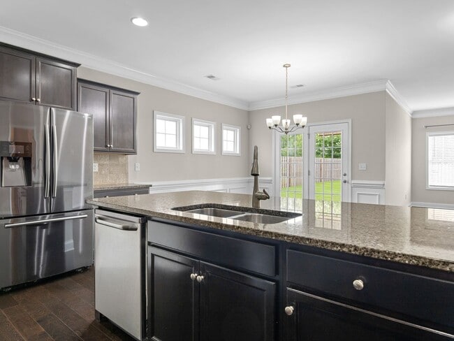 Building Photo - Beautiful 4 BR, 2 BA Home, 2 Car Garage wi...