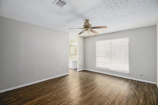 Building Photo - 22807 Canyon Lake Dr