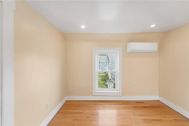 Building Photo - 32 Richmond St