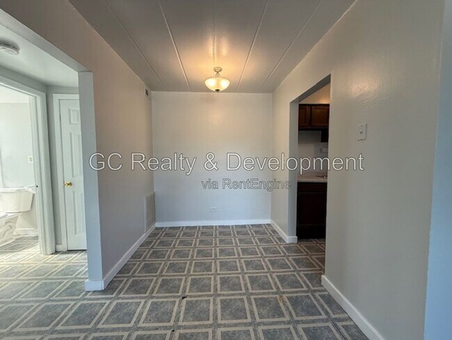 Building Photo - 332 Wilson Ave