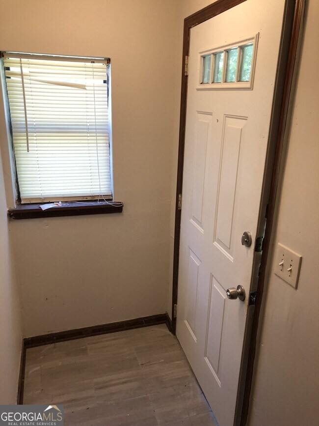 Building Photo - 5980 Sherwood Pl