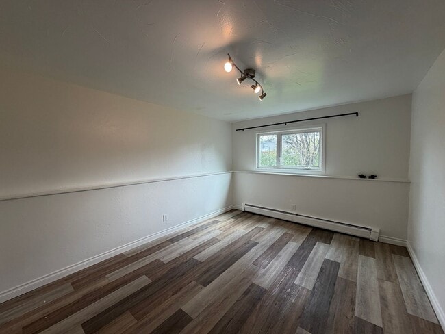 Building Photo - Beautifully remodeled Home in NE Anchorage