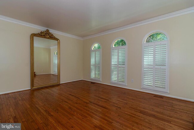 Building Photo - 7300 Scarlet Oak Ct