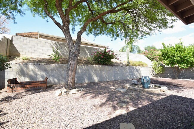 Building Photo - Bright & Open SE Tucson 3 Bed 2 Bath with ...