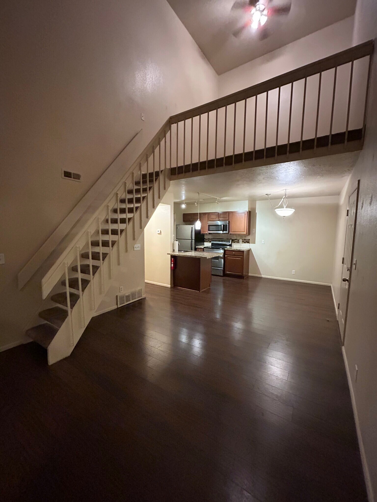 Large Open Living Area - 1221 E Waterside Cv