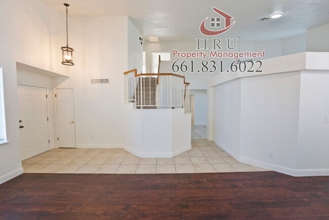 Building Photo - SW-4 bed/3 bath + pool house