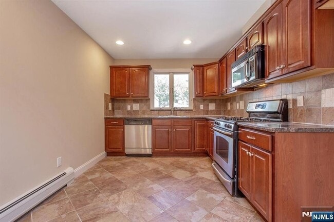 Building Photo - 470 Chestnut St