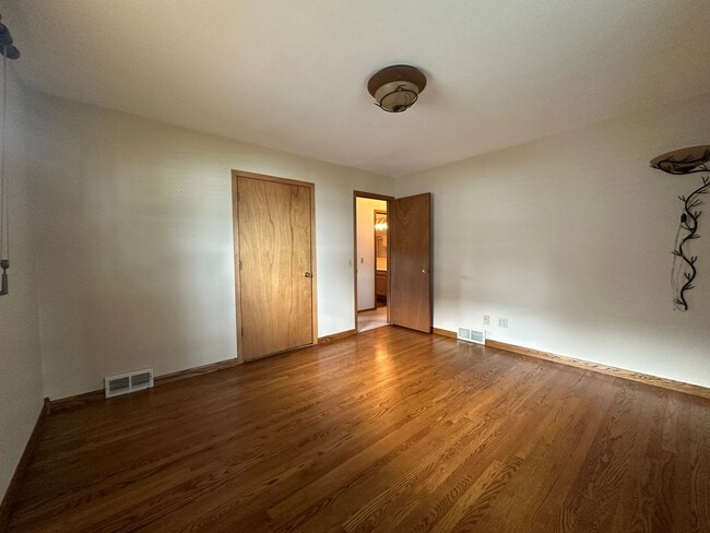 Building Photo - 2830 Waubesa Ave