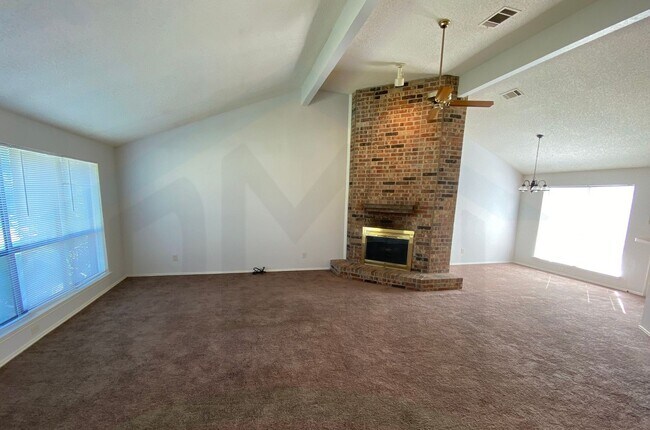 Building Photo - 322 Quail Hollow Dr