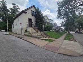 Building Photo - 2 bed/1 bath, Single-family Home! Modern and spacious with off-street parking and a relaxing back...