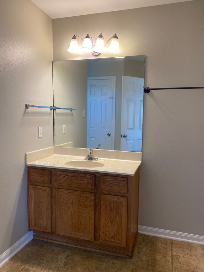 Building Photo - 4 BEDROOM, BELTON ISD