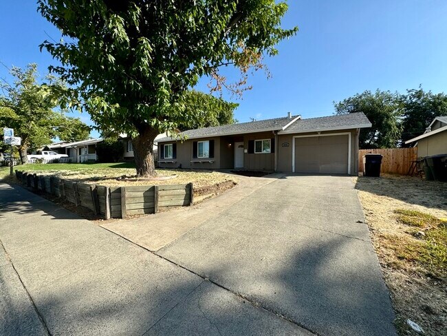 Primary Photo - Charming 3-Bedroom Home in North Highlands...