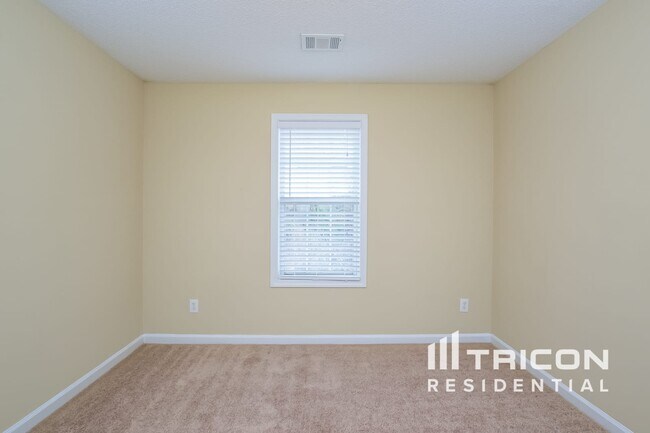 Building Photo - 8140 River Hill Commons Dr