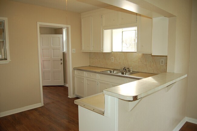 Building Photo - 7304 Kinney St