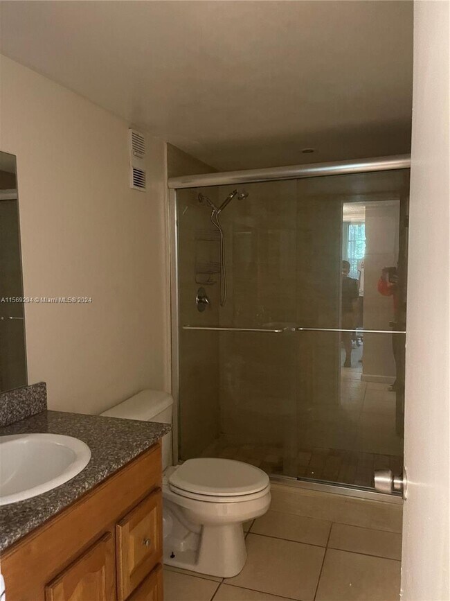 Building Photo - 9440 Live Oak Pl